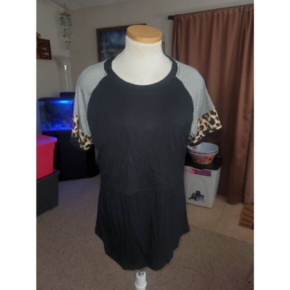 NWT SMALLSHOW MATERNITY TOP - Picture 3 of 10